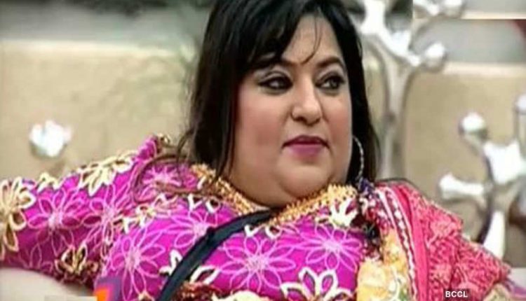 Ex-BB contestant Dolly Bindra gets into a FIGHT with Bigg Boss Khabri